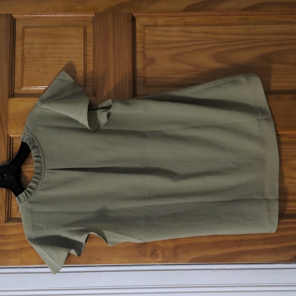 Size Small Nine West Green Blouse - In great condition - Picture 5 of 5